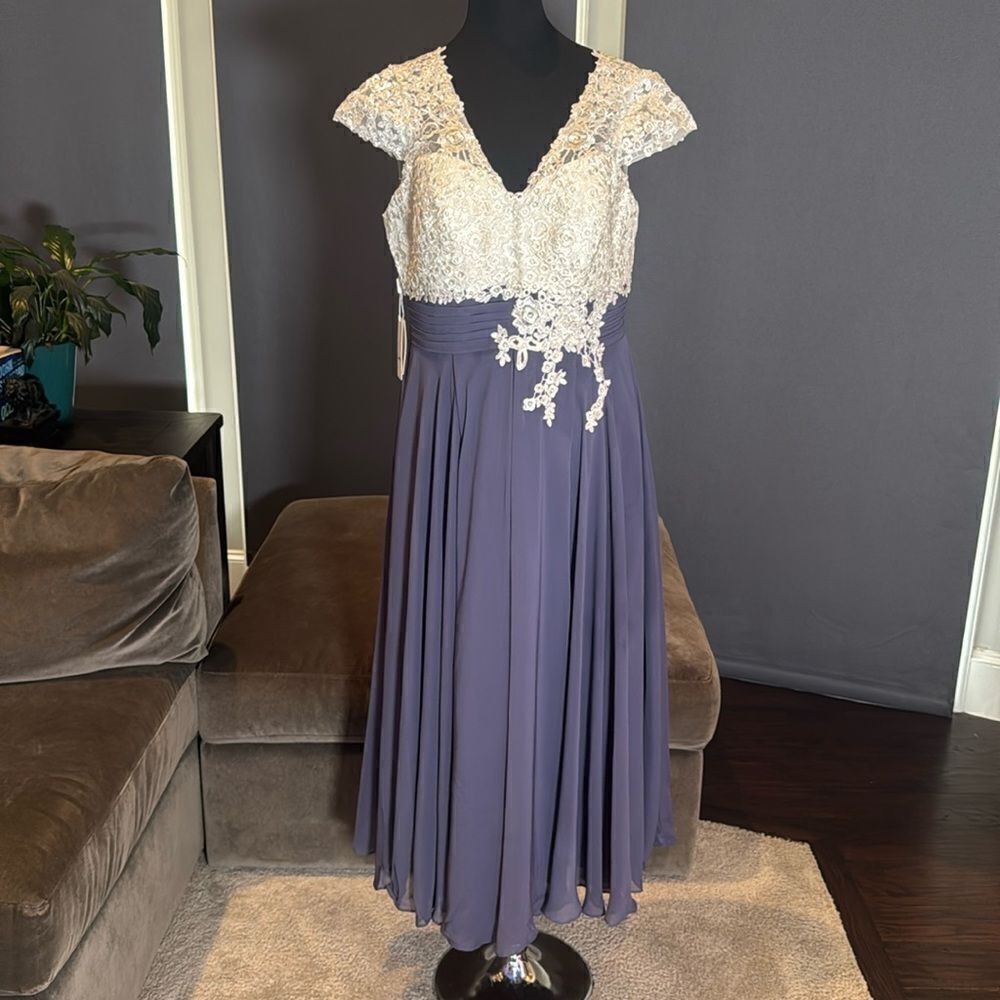 Women’s Ivory Lace Top Chiffon V-Neck Formal Dress Cap Sleeves Size 14 NWT